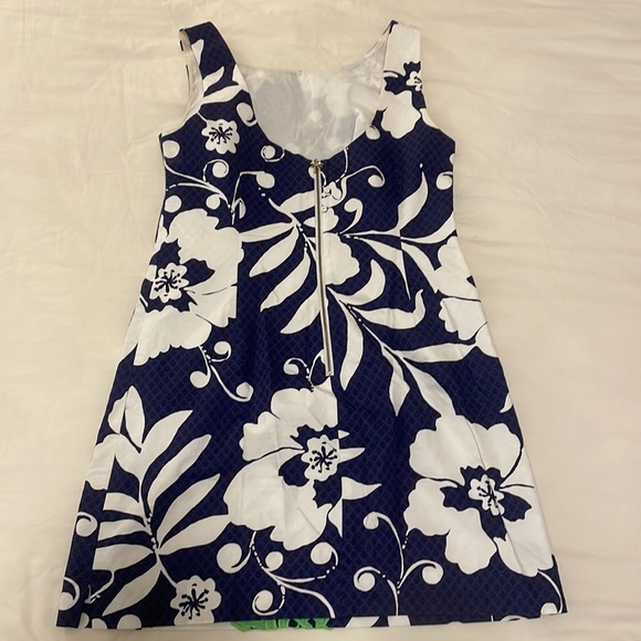 Lily Pulitzer shift dress. Navy and white with bright green trim. Size 10 - Picture 2 of 3